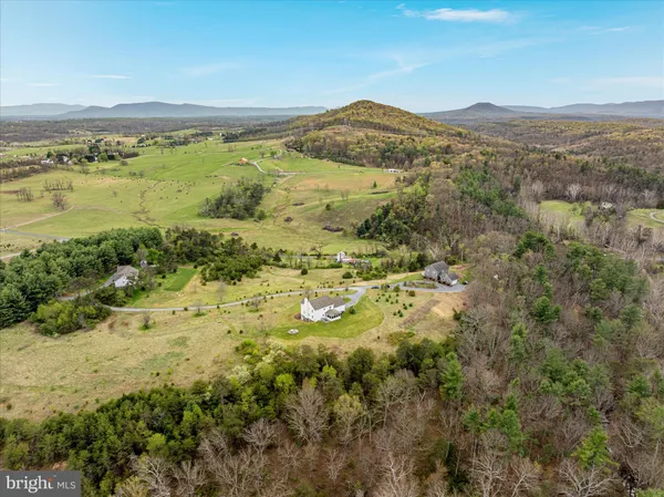 $899,900 | 230 Conifer Lane, Winchester, VA 22602