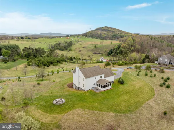 $899,900 | 230 Conifer Lane, Winchester, VA 22602