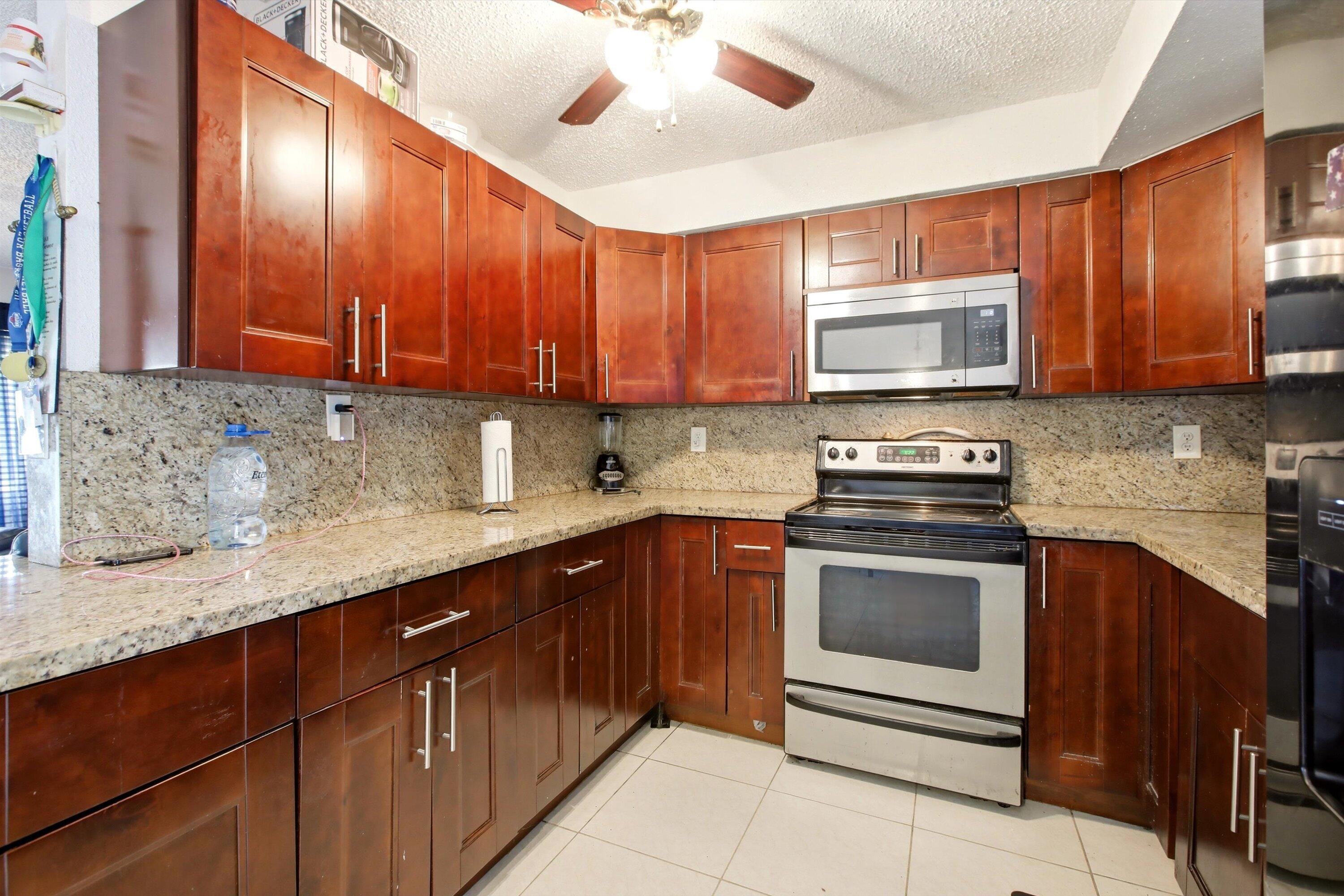 1671 North Cypress Road Pompano Beach, FL 33060 - Photo 6 of 34 10-Property Photo 010