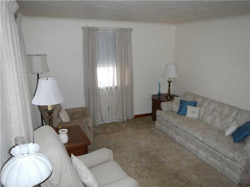 313 High Street Elizabeth, PA 15037 - Photo 5 of 20 Living Room.