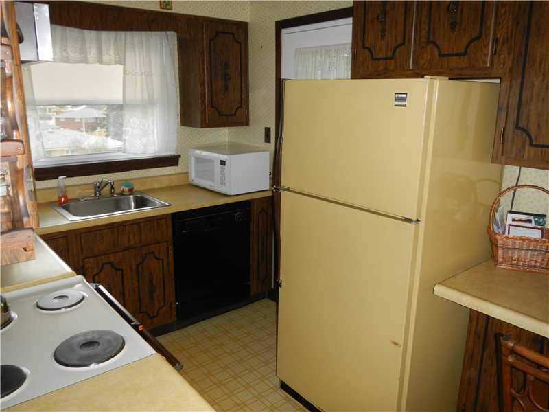 313 High Street Elizabeth, PA 15037 - Photo 7 of 20 Kitchen.
