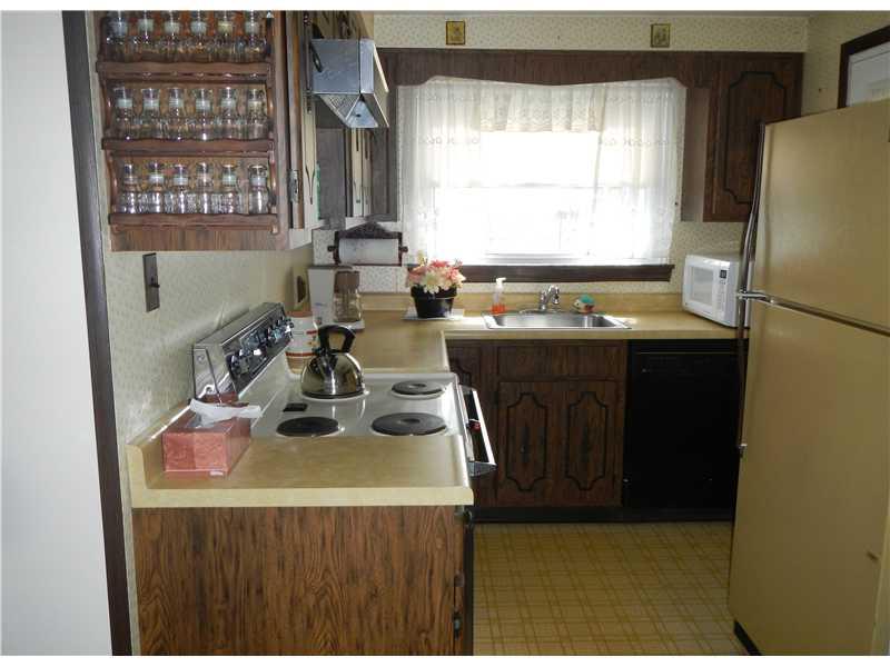313 High Street Elizabeth, PA 15037 - Photo 8 of 20 Kitchen.