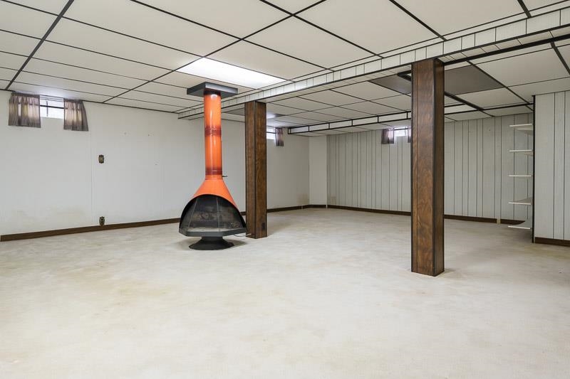 1110 Roxbury Close Rockford, IL 61107 - Photo 25 of 36 a room with an empty space and window