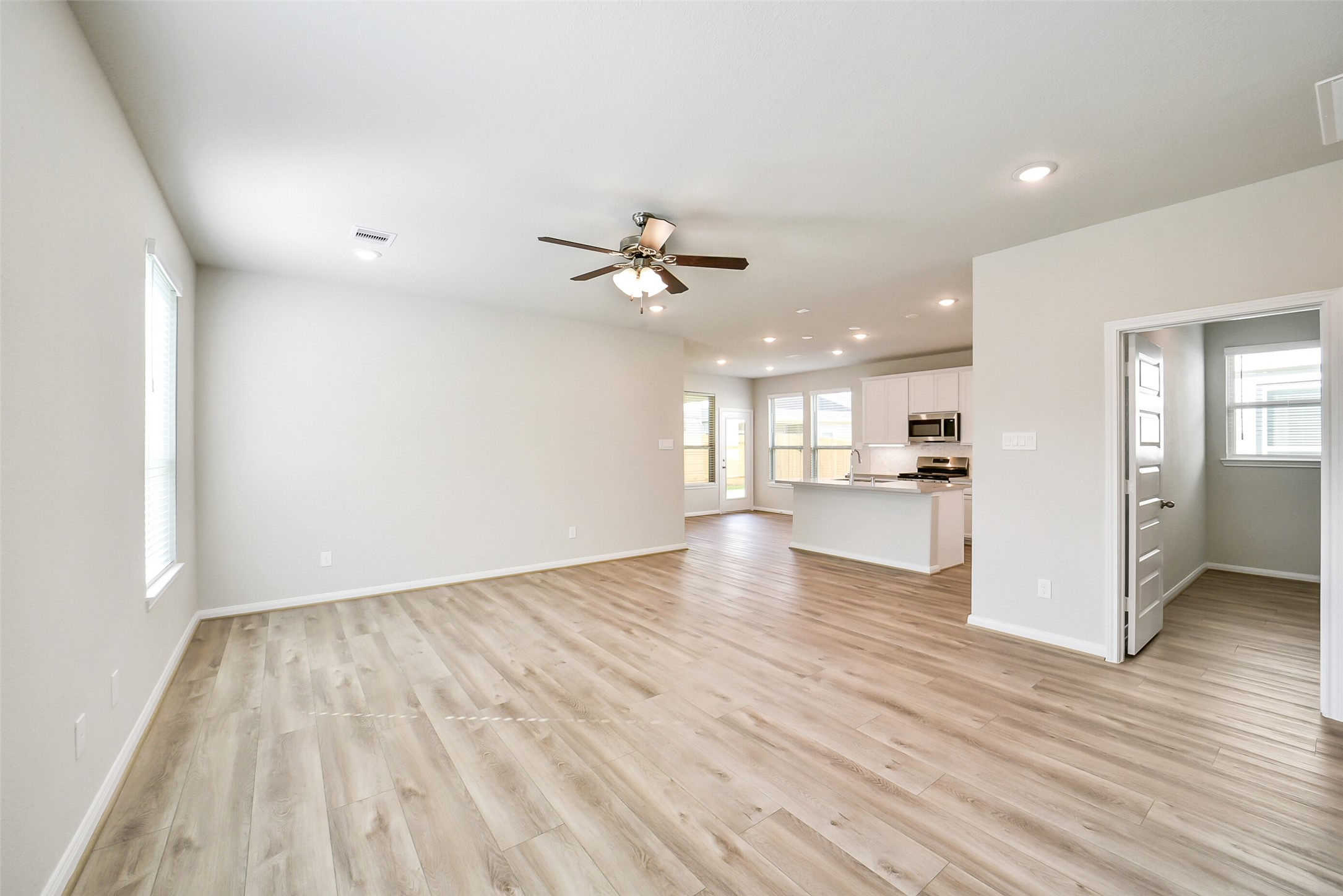 4207 Sternside Lane Houston, TX 77053 - Photo 7 of 42