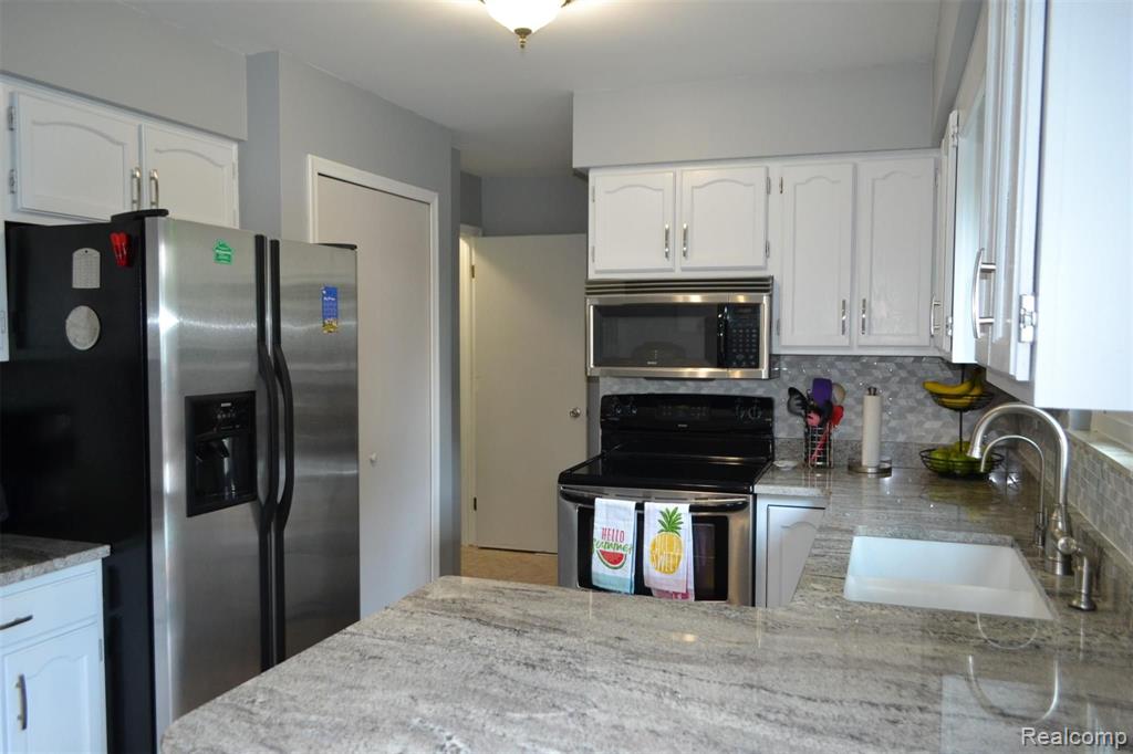 13231 Torrey Road Fenton, MI 48430 - Photo 17 of 64