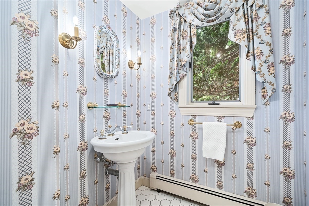 296 Linden Street Wellesley, MA 02481 - Photo 15 of 35