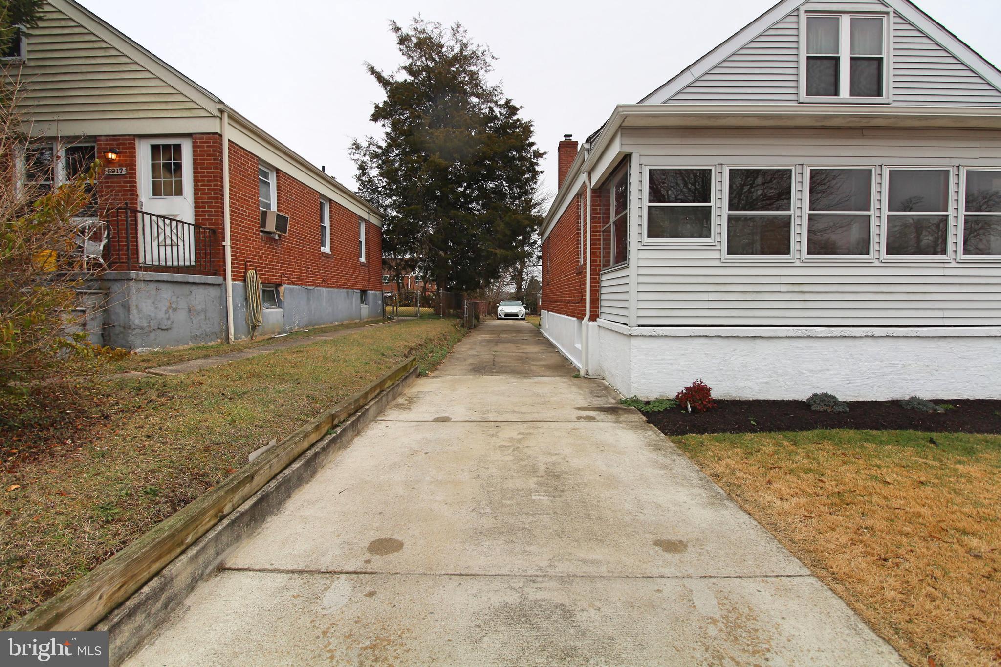 6915 Chambers Road Baltimore, MD 21234 - Photo 4 of 36 Driveway fits over 4 cars!