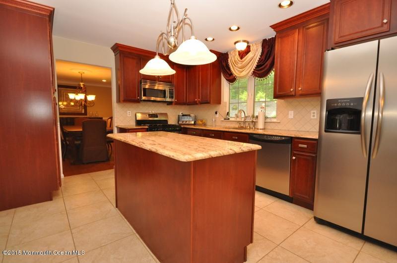 161 Van Brackle Road Aberdeen, NJ 07747 - Photo 3 of 18 028 (800x531).jpg