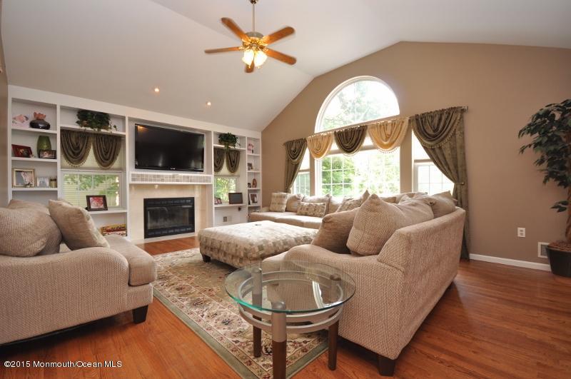161 Van Brackle Road Aberdeen, NJ 07747 - Photo 6 of 18 001 (800x531).jpg