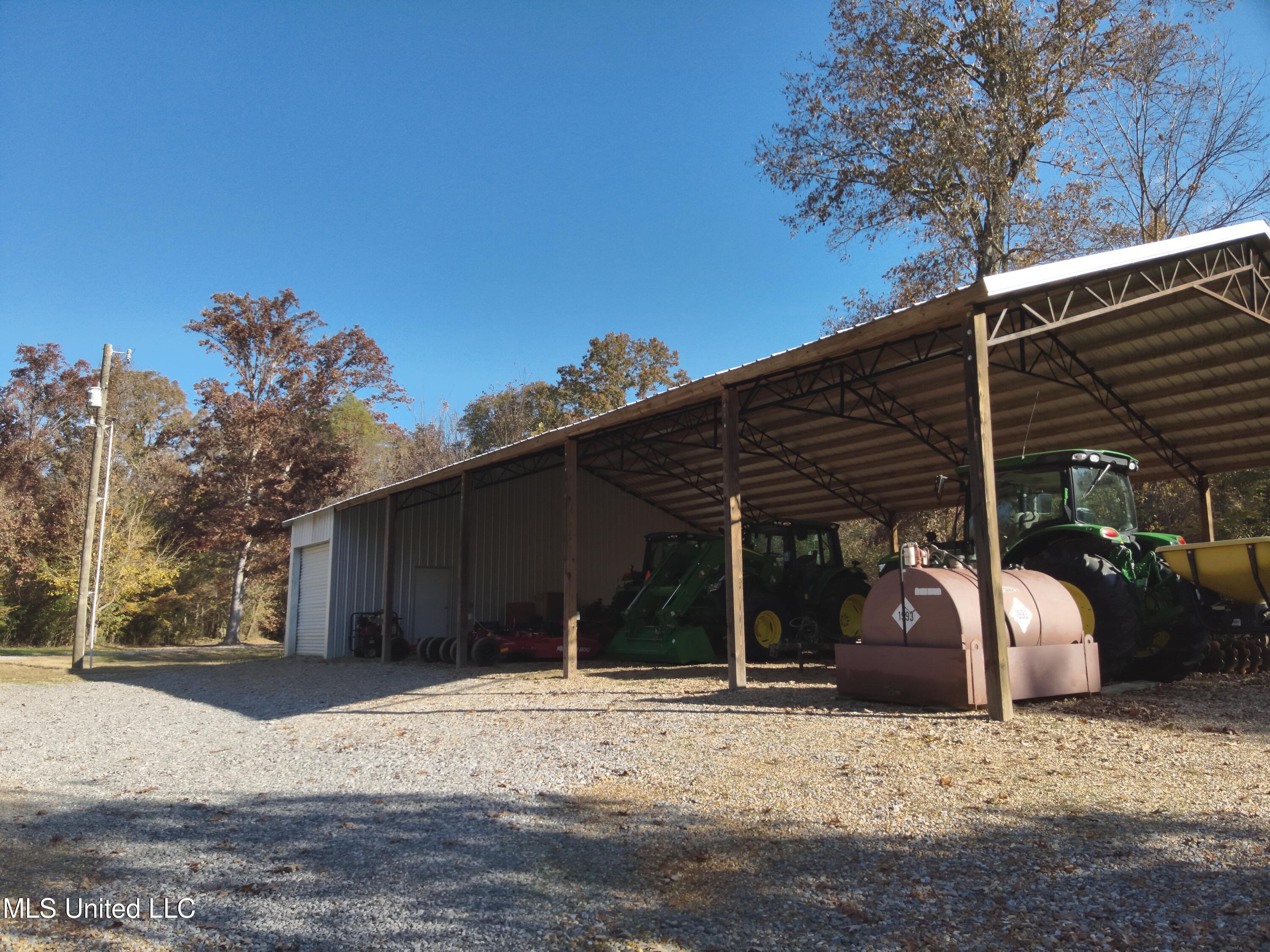 Paradise Road Bentonia, MS 39040 - Photo 24 of 42 DJI_20251118091950_0024_V