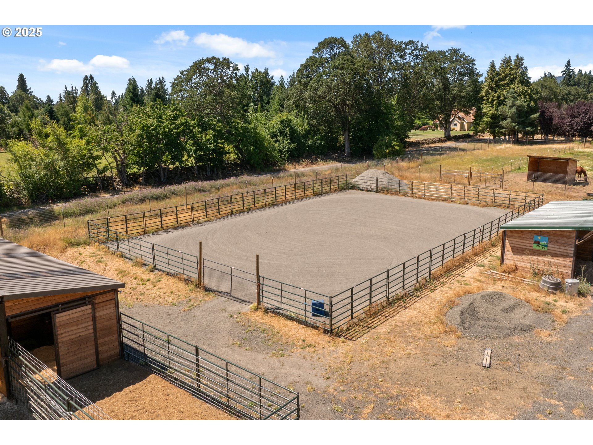 1682 Markham Road Hood River, OR 97031 - Photo 5 of 22 a view of a terrace
