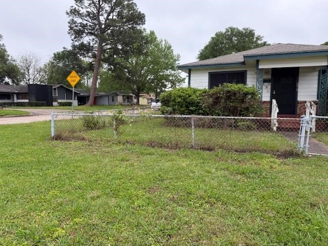 3215 Worcester Street Beaumont, TX 77705 - Photo 2 of 10