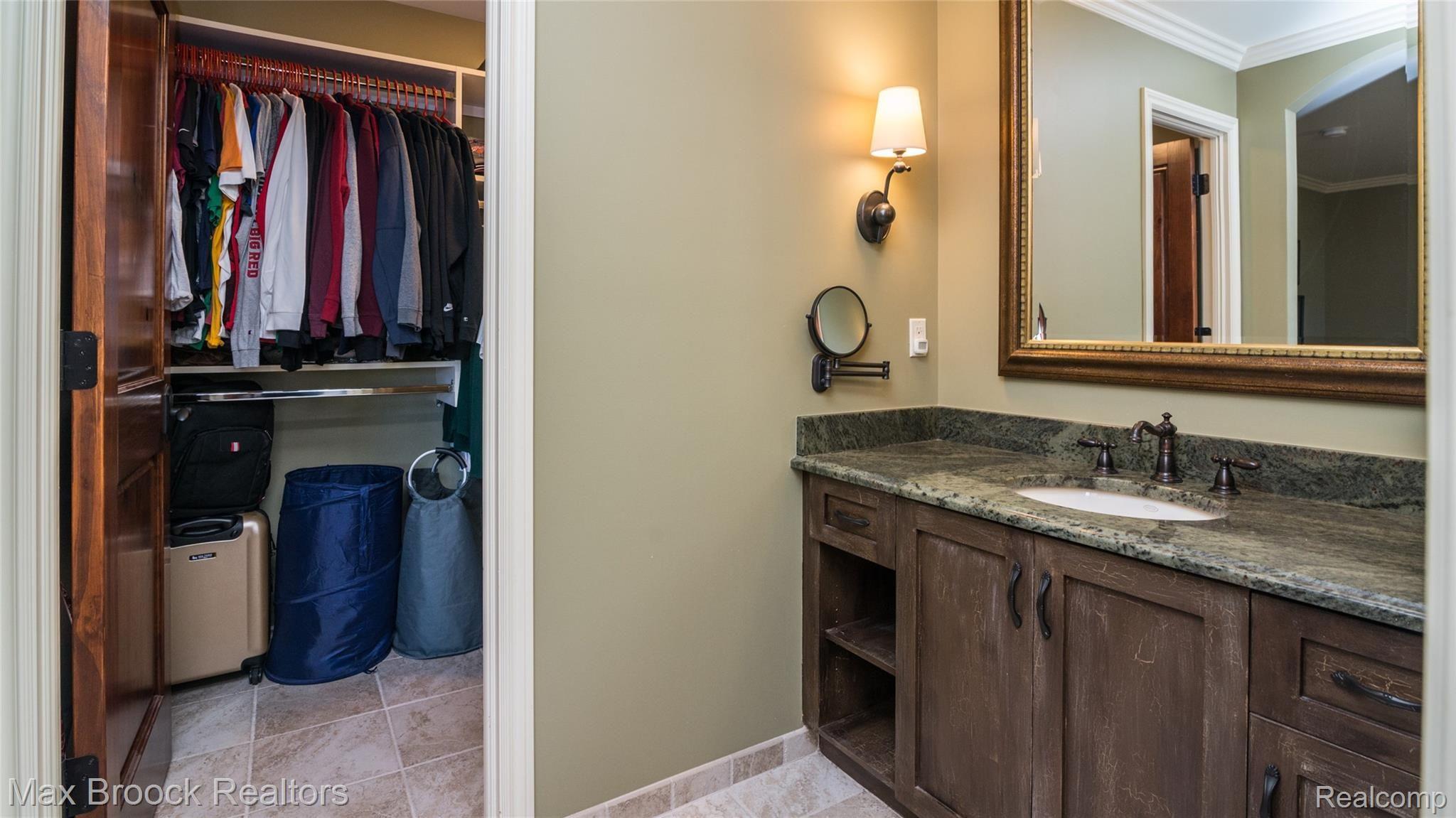 5525 Leeds Court Rochester, MI 48306 - Photo 56 of 99 084_58.jpg