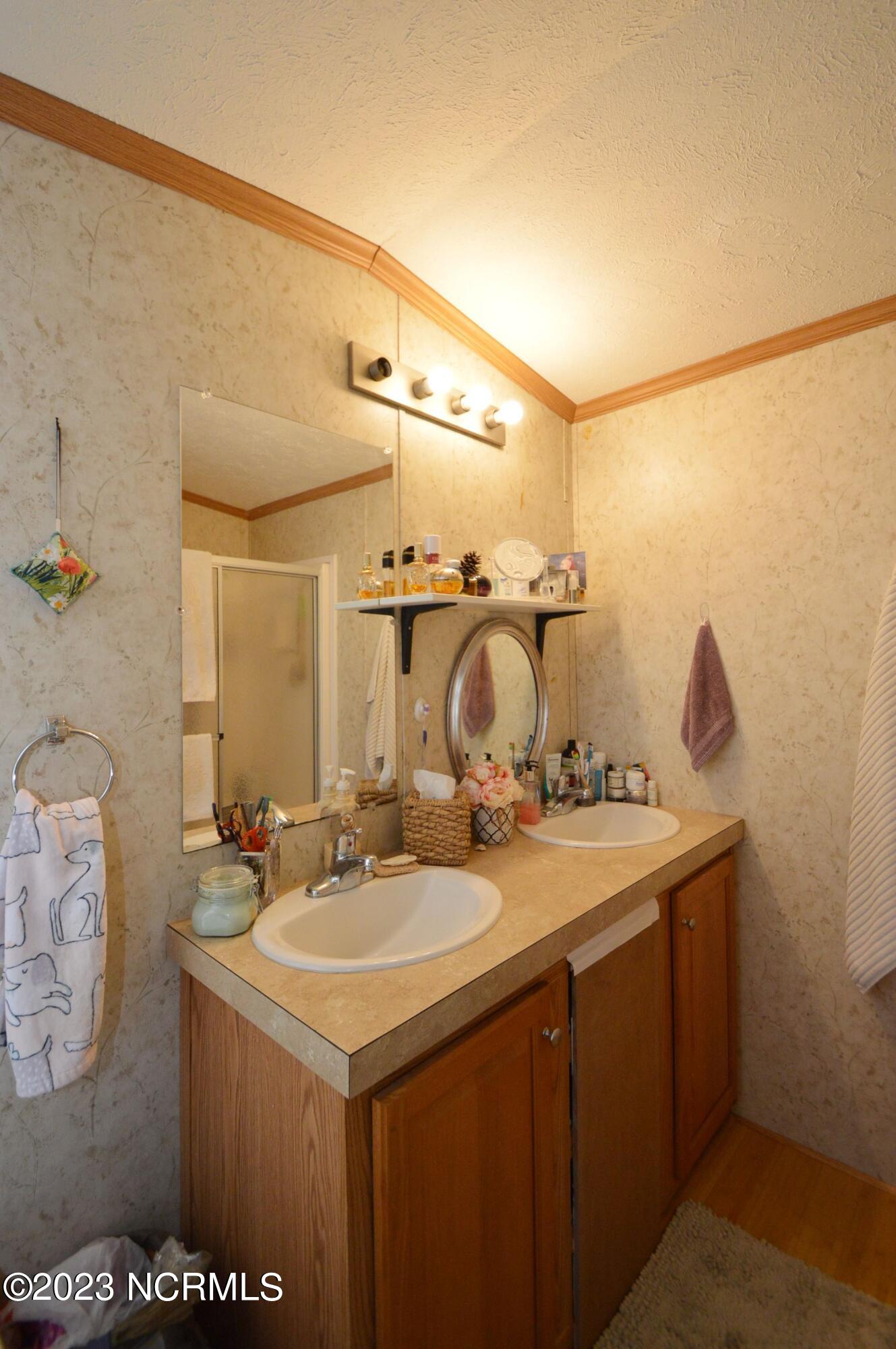 228 Hopkins Seafood Road Belhaven, NC 27810 - Photo 25 of 40 Master bath with large soaking tub