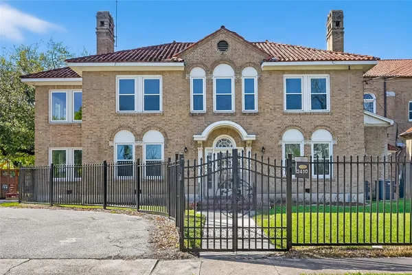 $3,700 | 3410 Austin Street, Houston, TX 77004