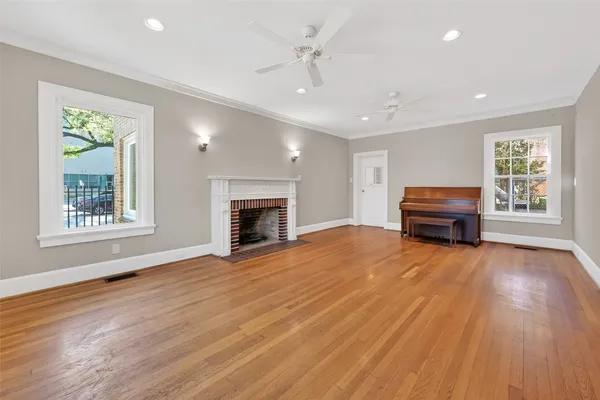 $3,700 | 3410 Austin Street, Houston, TX 77004