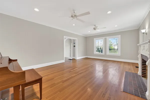 $3,700 | 3410 Austin Street, Houston, TX 77004