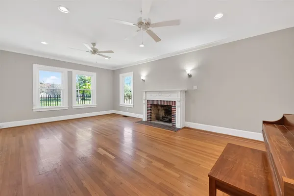$3,700 | 3410 Austin Street, Houston, TX 77004