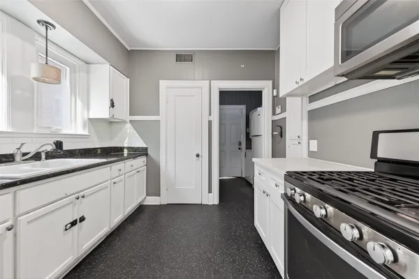 $3,700 | 3410 Austin Street, Houston, TX 77004