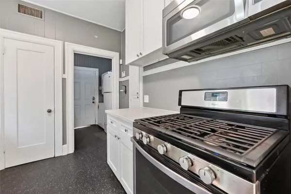 $3,700 | 3410 Austin Street, Houston, TX 77004