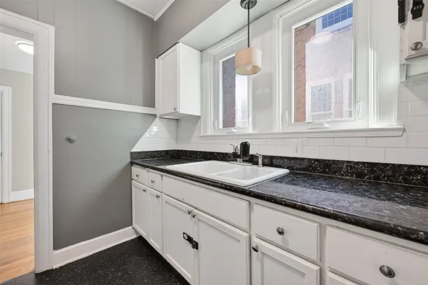 $3,700 | 3410 Austin Street, Houston, TX 77004