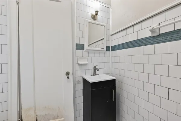 $3,700 | 3410 Austin Street, Houston, TX 77004