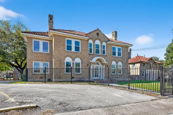 $3,700 | 3410 Austin Street, Houston, TX 77004