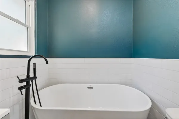 $3,700 | 3410 Austin Street, Houston, TX 77004