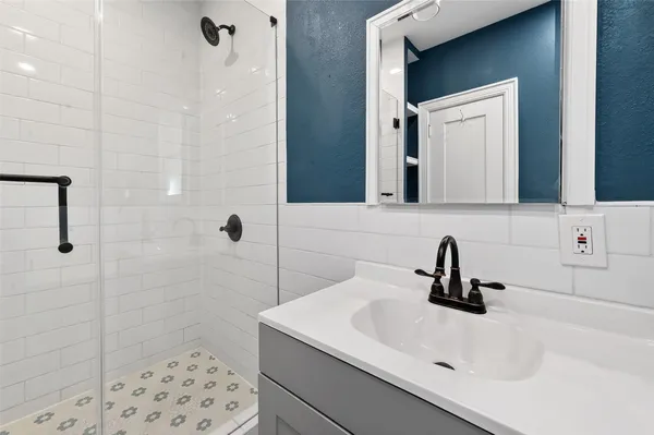 $3,700 | 3410 Austin Street, Houston, TX 77004