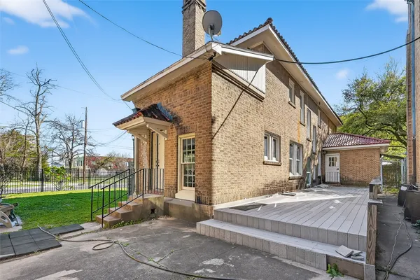 $3,700 | 3410 Austin Street, Houston, TX 77004