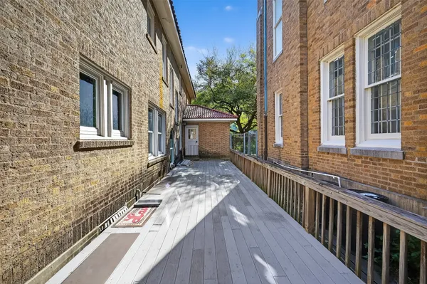 $3,700 | 3410 Austin Street, Houston, TX 77004