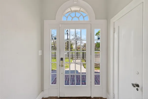 $3,700 | 3410 Austin Street, Houston, TX 77004