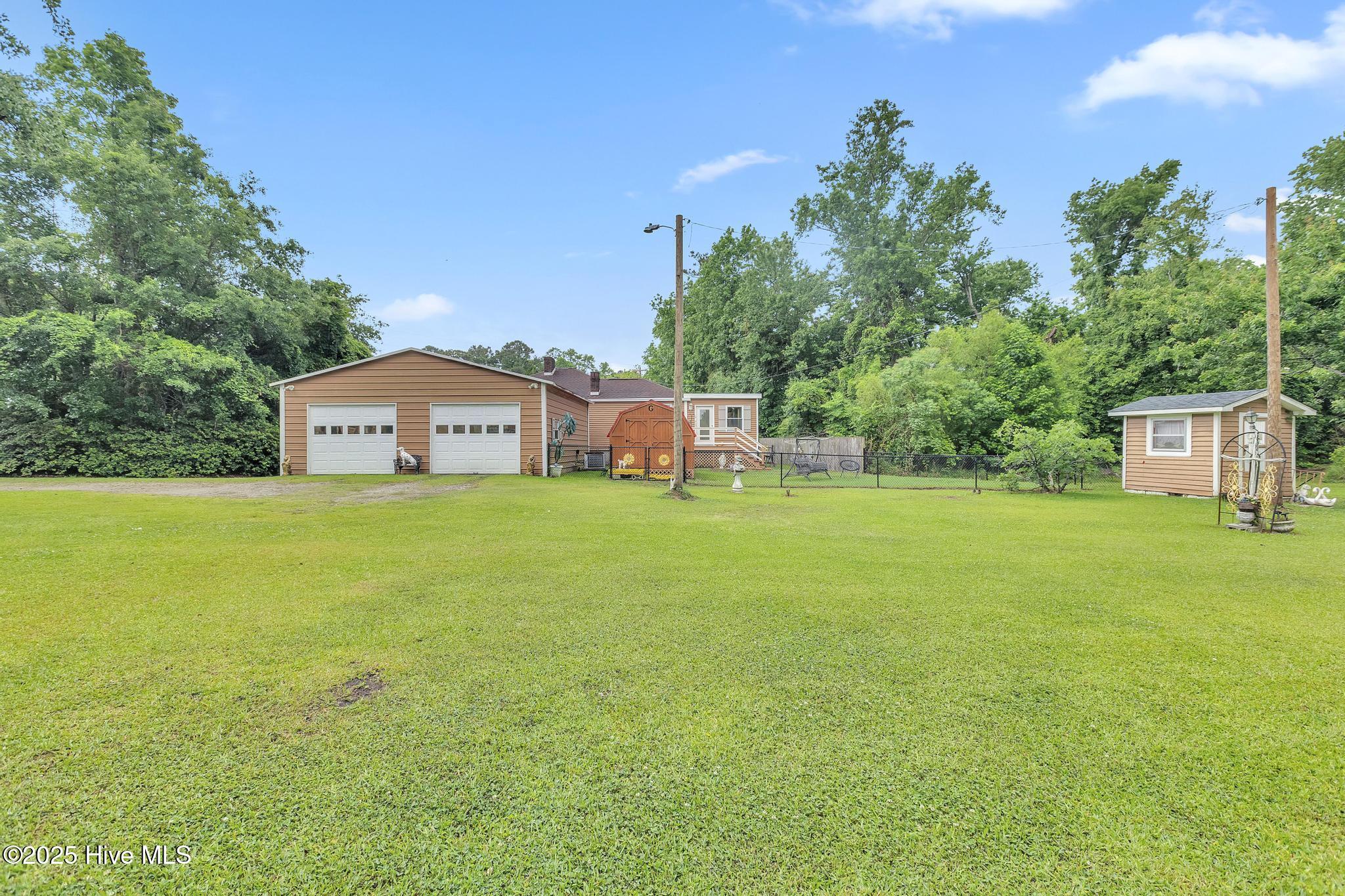 2601 Mayberry Loop Road Morehead City, NC 28557 - Photo 5 of 39 IMG_0894