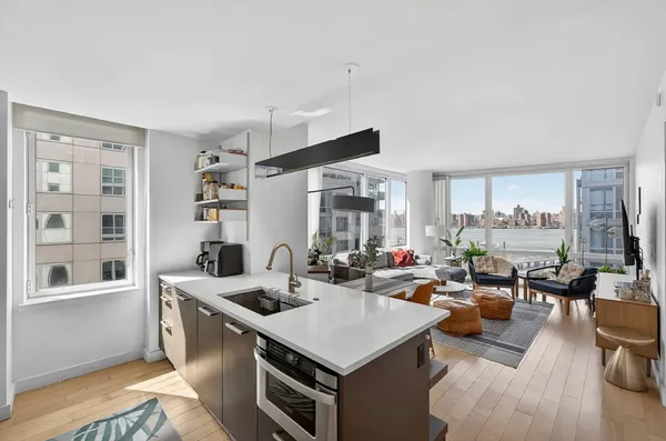 $1,990,000 | 34 North 7th Street, Unit 5H | Williamsburg