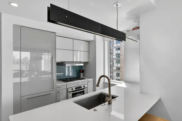 $1,990,000 | 34 North 7th Street, Unit 5H | Williamsburg