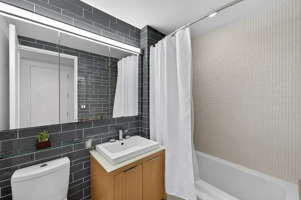 $1,990,000 | 34 North 7th Street, Unit 5H | Williamsburg