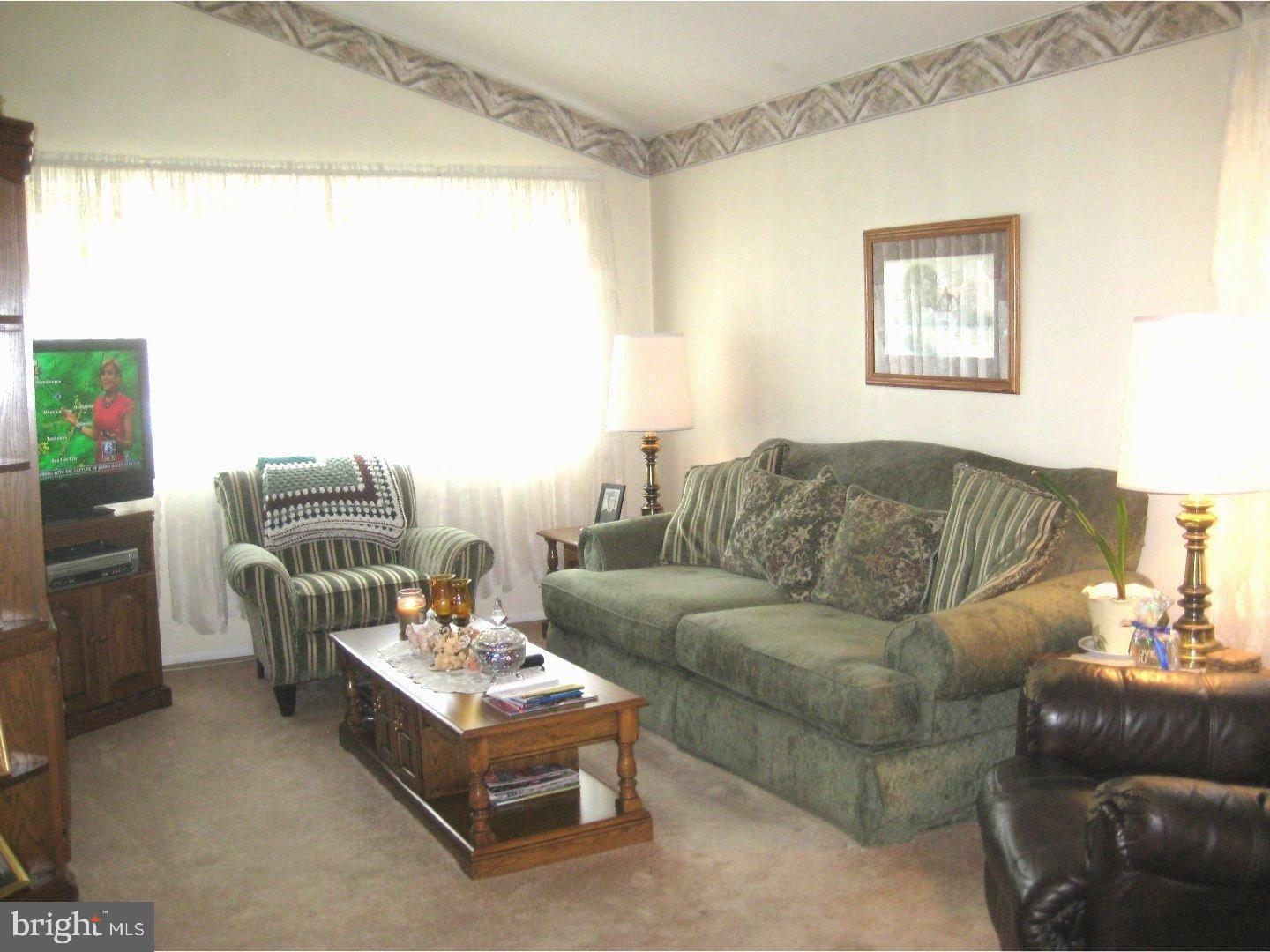 644 Colebrook Road Philadelphia, PA 19115 - Photo 6 of 25 Living Room