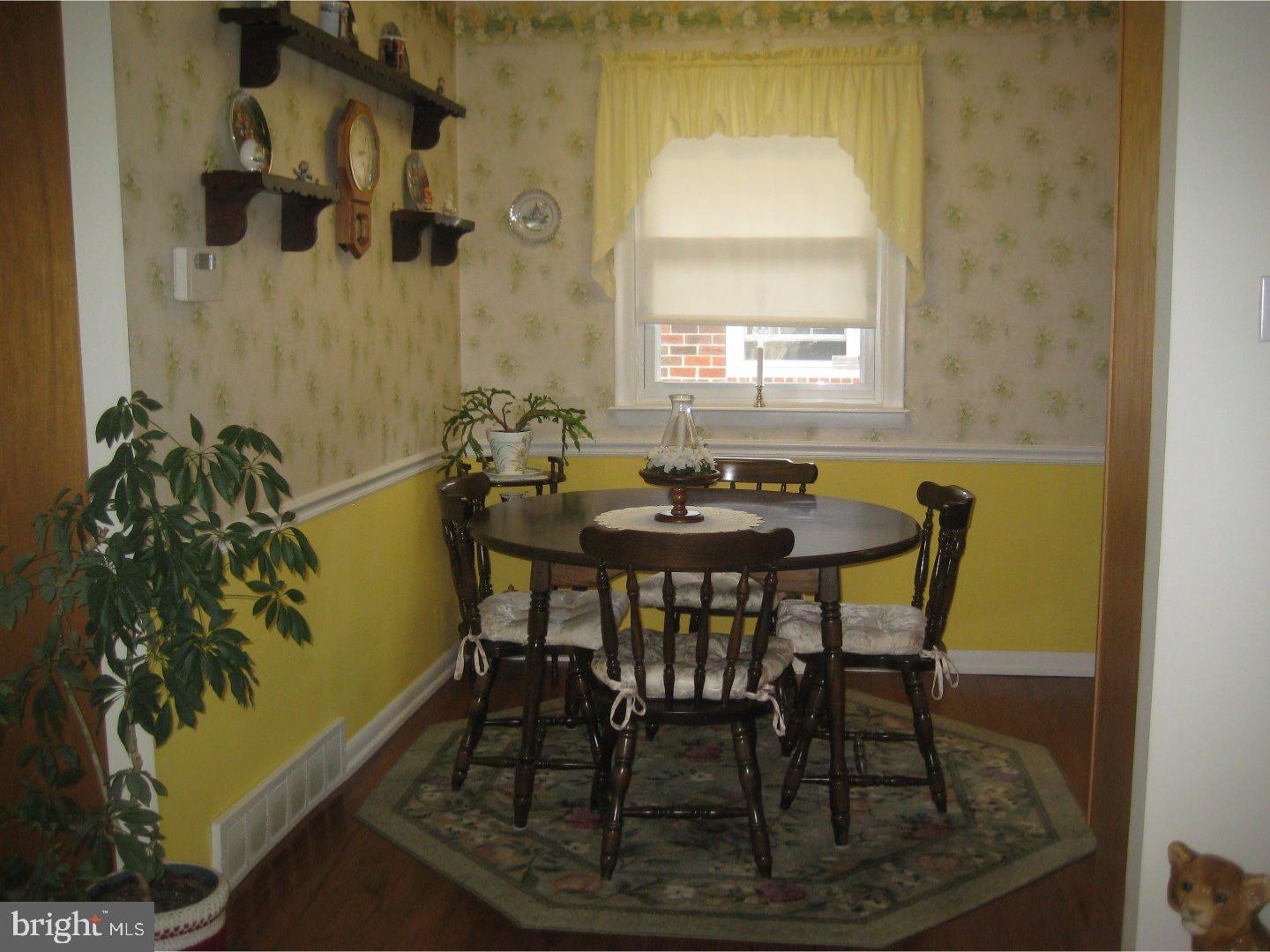644 Colebrook Road Philadelphia, PA 19115 - Photo 8 of 25 Dining Room