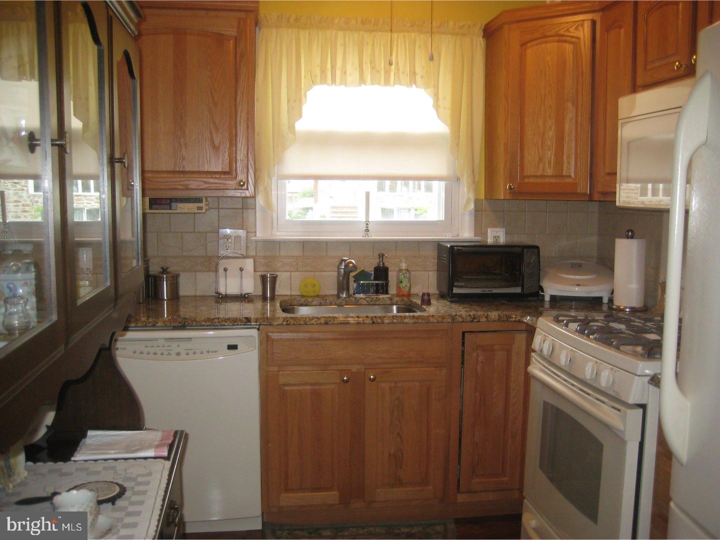 644 Colebrook Road Philadelphia, PA 19115 - Photo 9 of 25 Kitchen