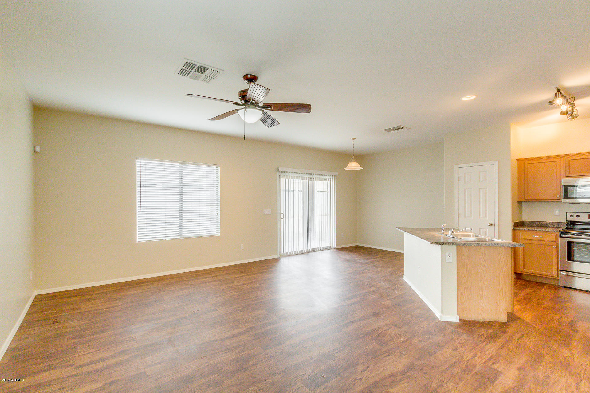 7042 West Beverly Road Laveen, AZ 85339 - Photo 6 of 29 08-Beverly