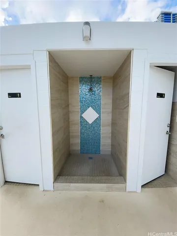 $1,700 | 1560 Kanunu Street, Unit 1502, Honolulu, HI 96814