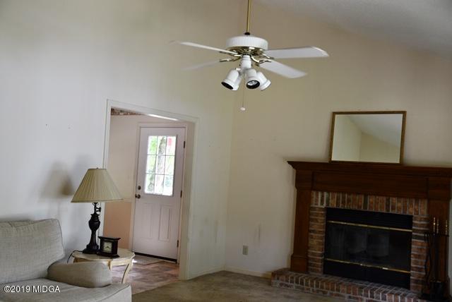 118 Tanglewood Road Southwest Eatonton, GA 31024 - Photo 17 of 26 17 greatroom leading into kitchen