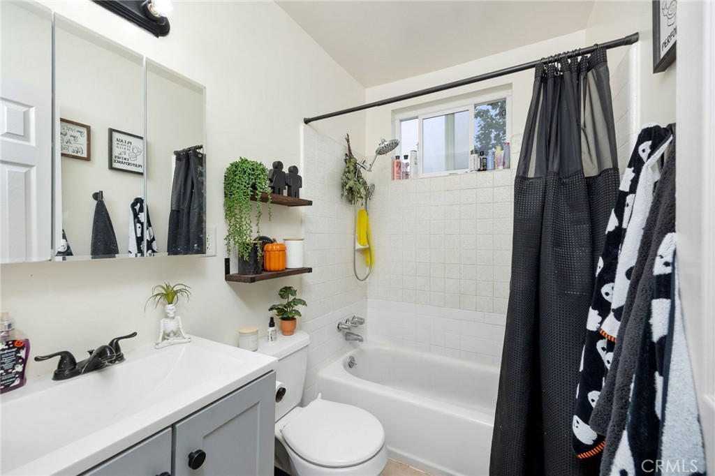 2615 Rockefeller Lane Redondo Beach, CA 90278 - Photo 22 of 33 a bathroom with a sink a toilet and a bathtub