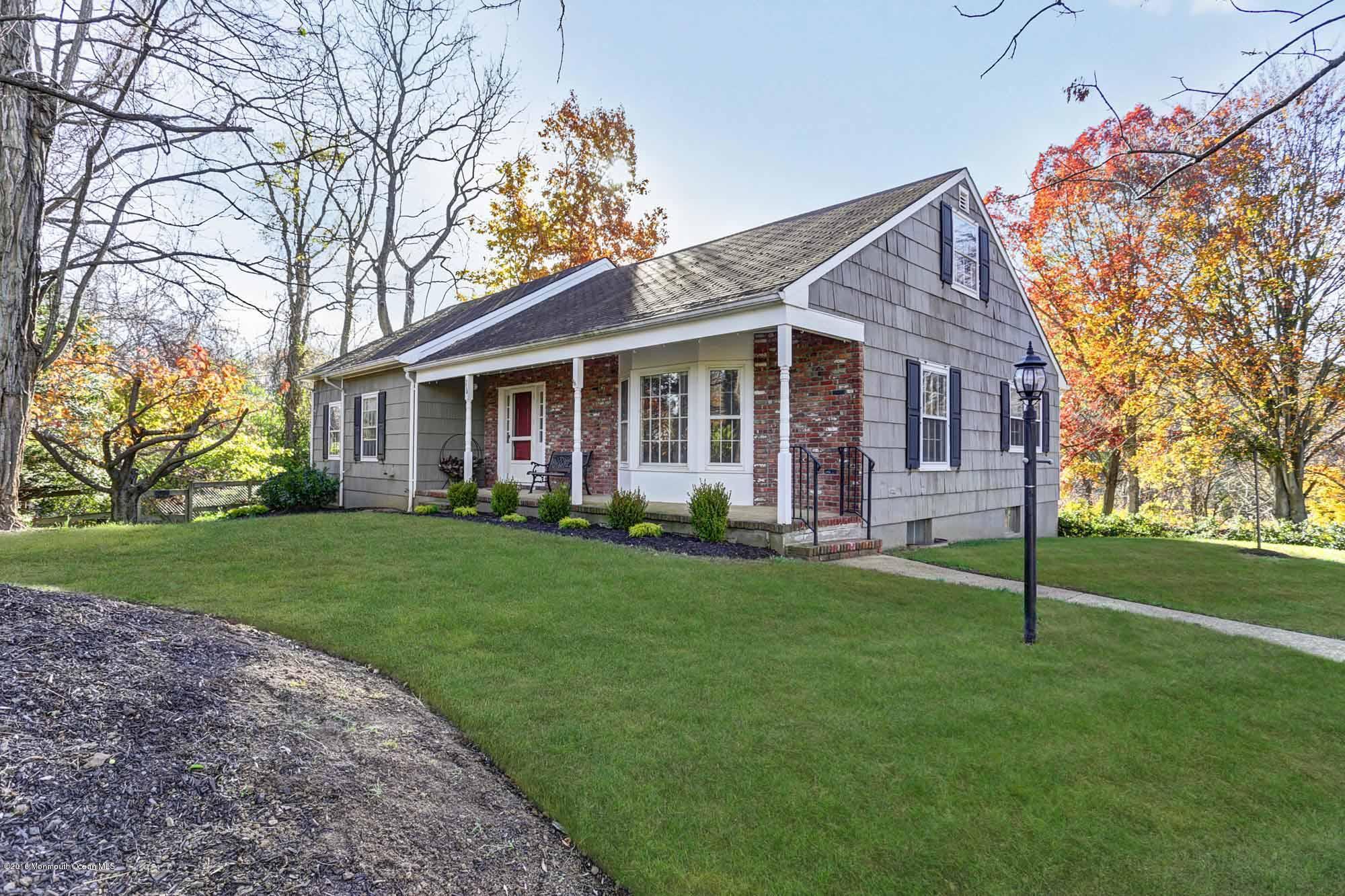 a view of a house with yard and tree s