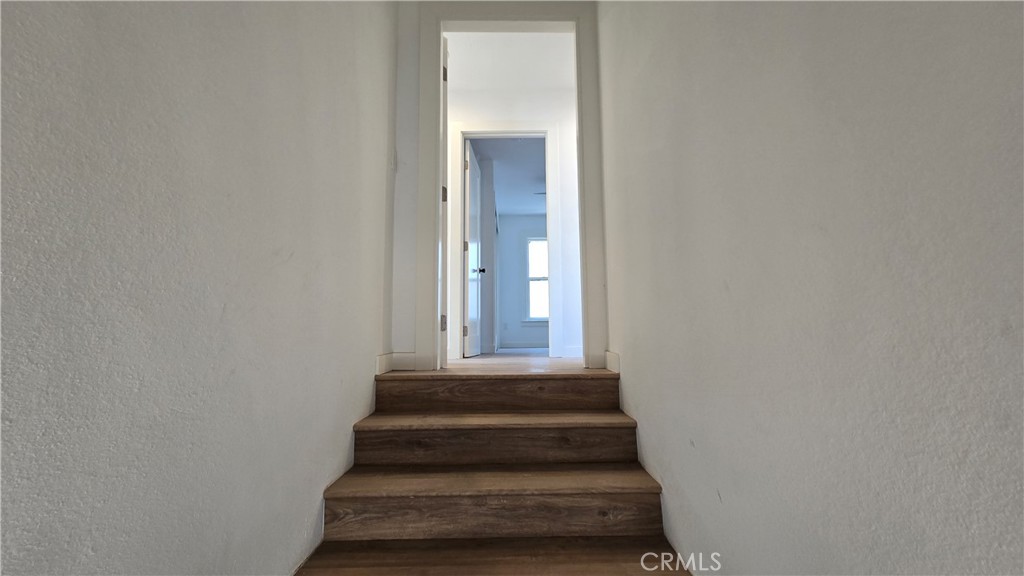 975 North Pk Circle, Unit B Long Beach, CA 90813 - Photo 3 of 9 a view of entryway