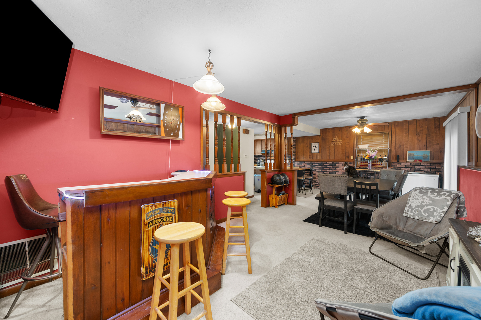 3604 32nd Avenue Moline, IL 61265 - Photo 25 of 36 a living room with furniture and a flat screen tv