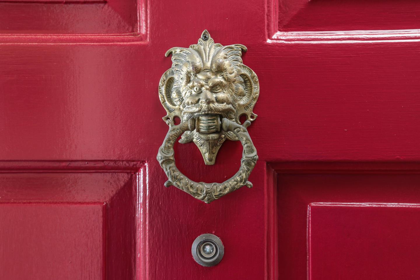 2160 Middlefield Road Palo Alto, CA 94301 - Photo 3 of 24 a vase with flowers sitting on a table