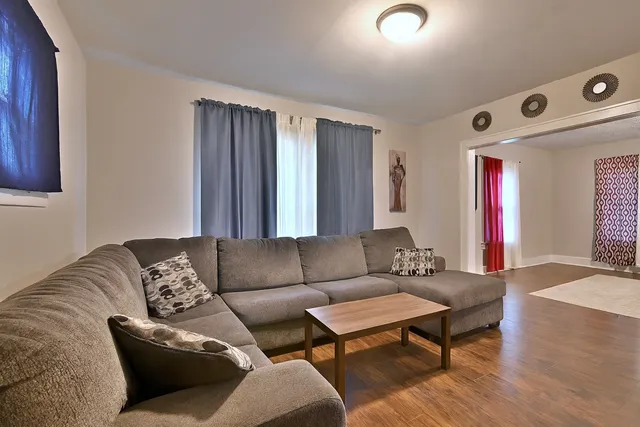 $250,000 | 528 Woodlawn Avenue, Aurora, IL 60506