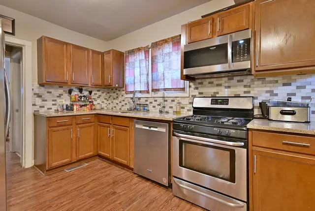 $250,000 | 528 Woodlawn Avenue, Aurora, IL 60506