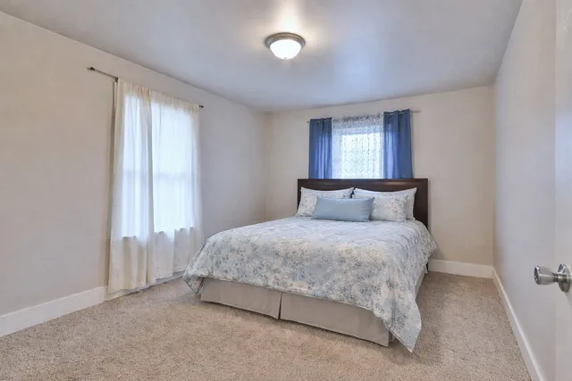 $250,000 | 528 Woodlawn Avenue, Aurora, IL 60506